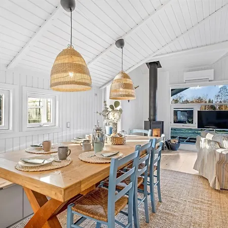 Sissie - 400m From The Sea By Interhome