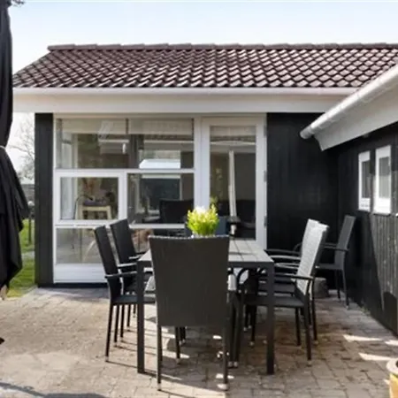 Sissie - 400m From The Sea By Interhome Ferienhaus Bøtø By